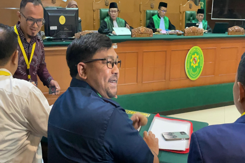 bedu-hadiri-sidang-cerai-perdana-dengan-irma-persiapannya-makan-pakai-kemeja-yang-ada-iwe.jpg
