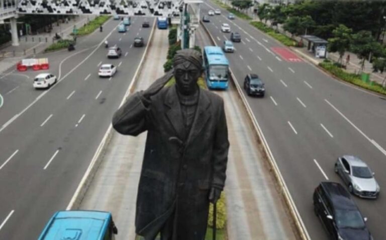 patung-jenderal-soedirman-bakal-dipindah-ini-kepentingannya-rxy.jpeg