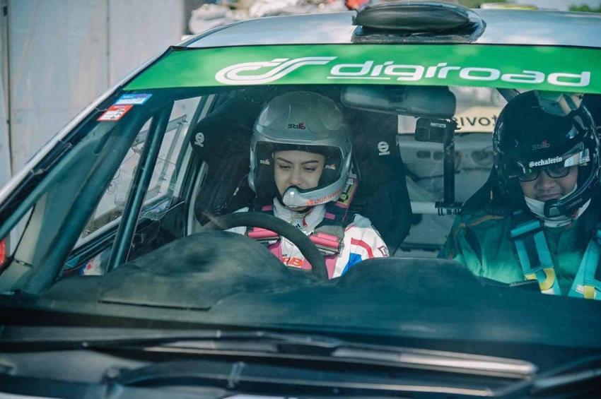 profil-diva-zahra-pembalap-cantik-yang-tampil-moncer-di-kejurnas-sprint-rally-2025-qcx.jpeg