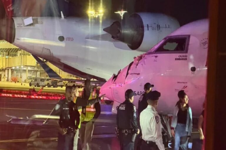 2-pesawat-pesawat-delta-penuh-penumpang-tabrakan-di-bandara-laguardia-new-york-jnb.jpg