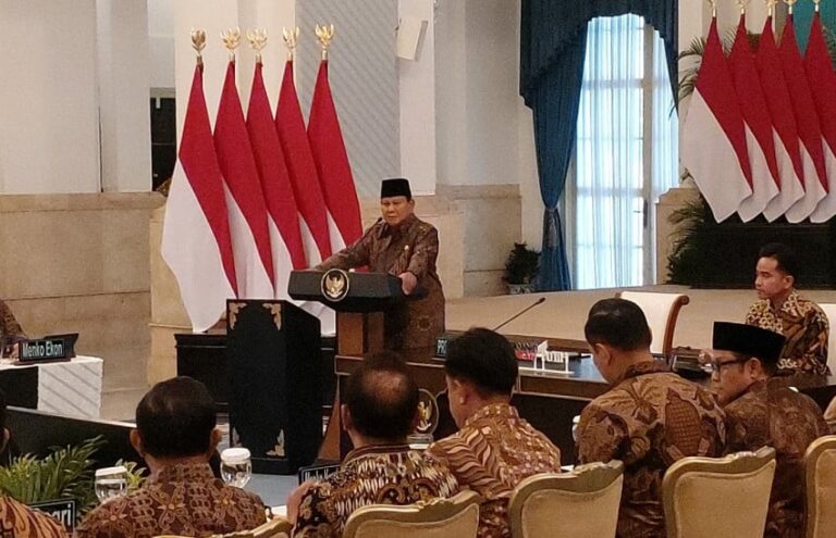 di-sidang-kabinet-1-tahun-pemerintahan-prabowo-puji-teknik-jokowi-kendalikan-inflasi-wku.jpg