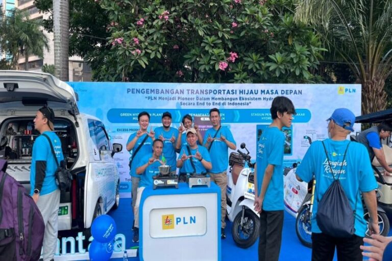 gelar-hydrogen-car-free-day-ifhe-bersama-pln-dan-pt-hdi-tampilkan-mobil-dan-kompor-hidrogen-ucl.jpg