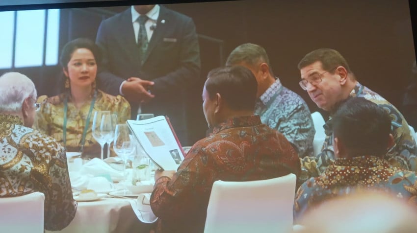 prabowo-dan-steve-forbes-makan-malam-bareng-kompak-pakai-batik-kpx.jpg