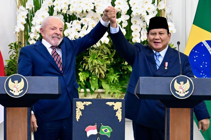 presiden-brasil-lula-beri-hadiah-jersey-nomor-8-ke-prabowo-nomor-keberuntungan-saya-dan-anda-ifs.jpg