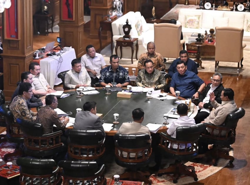 prabowo-rapat-dengan-sejumlah-menteri-di-hambalang-bahas-program-strategis-rnu.jpg