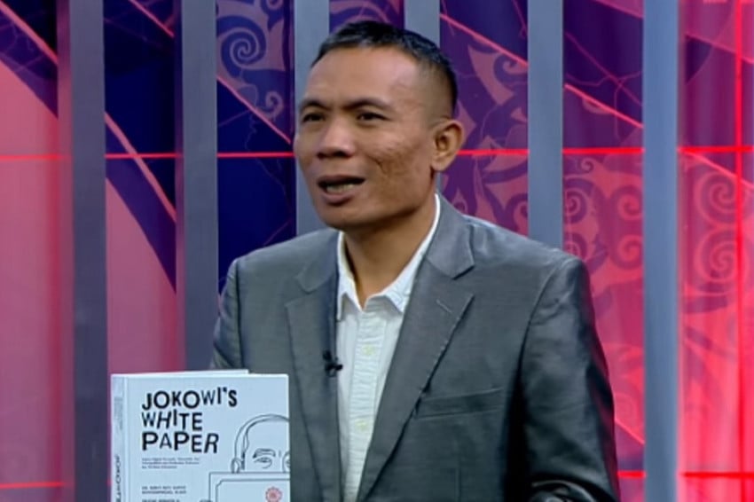 rismon-sianipar-dapat-restorative-justice-asalkan-buku-jokowis-white-paper-ditarik-dari-peredaran-ej.jpeg