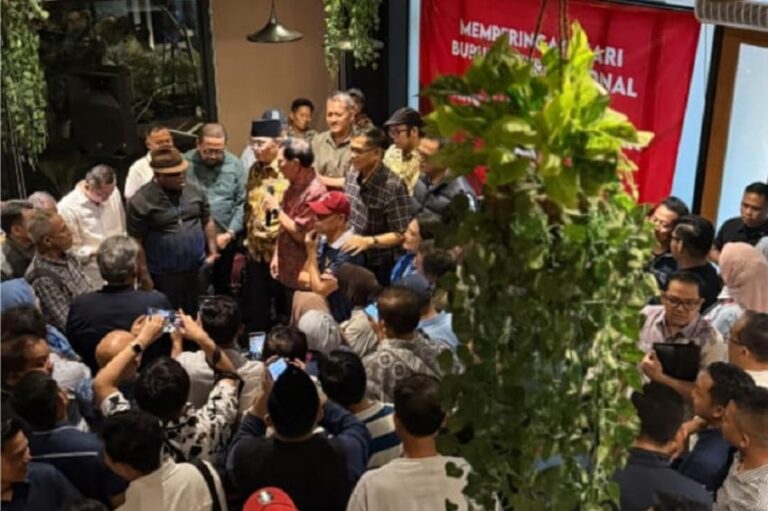 aktivis-dan-pejabat-peringati-may-day-bukti-keberpihakan-negara-pada-buruh-gkg.jpg