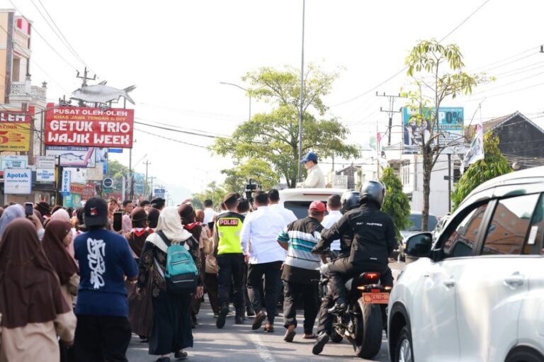 prabowo-minta-pindad-buat-mobil-khusus-presiden-untuk-sapa-warga-jkf.jpg