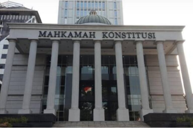 mahkamah-konstitusi-beri-waktu-2-tahun-untuk-revisi-uu-advokat-ven.jpg