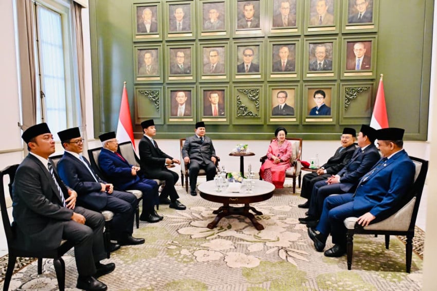 momen-prabowo-bincang-dengan-megawati-gibran-hingga-jk-saat-hari-lahir-pancasila-aal.jpeg
