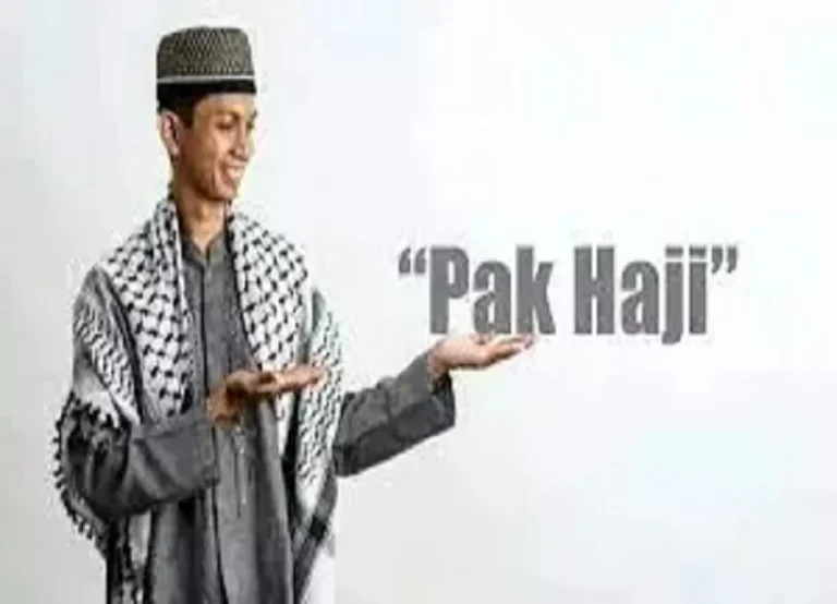 pulang-ibadah-dari-tanah-suci-bolehkah-memakai-gelar-haji-zmh.webp.webp