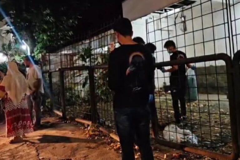 olah-tkp-pria-diduga-karumga-febrie-polisi-bawa-bantal-hingga-motor-utg.jpg